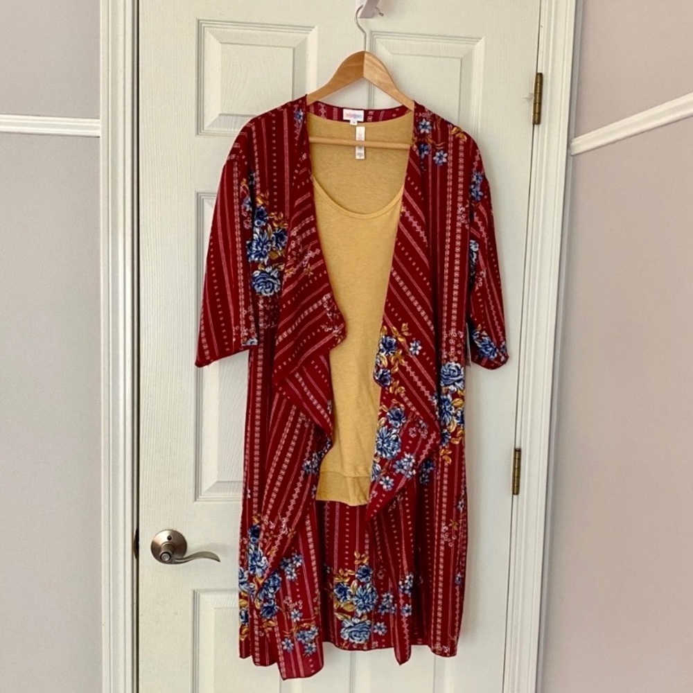 LuLaRoe Shirley kimono  and classic T outfit